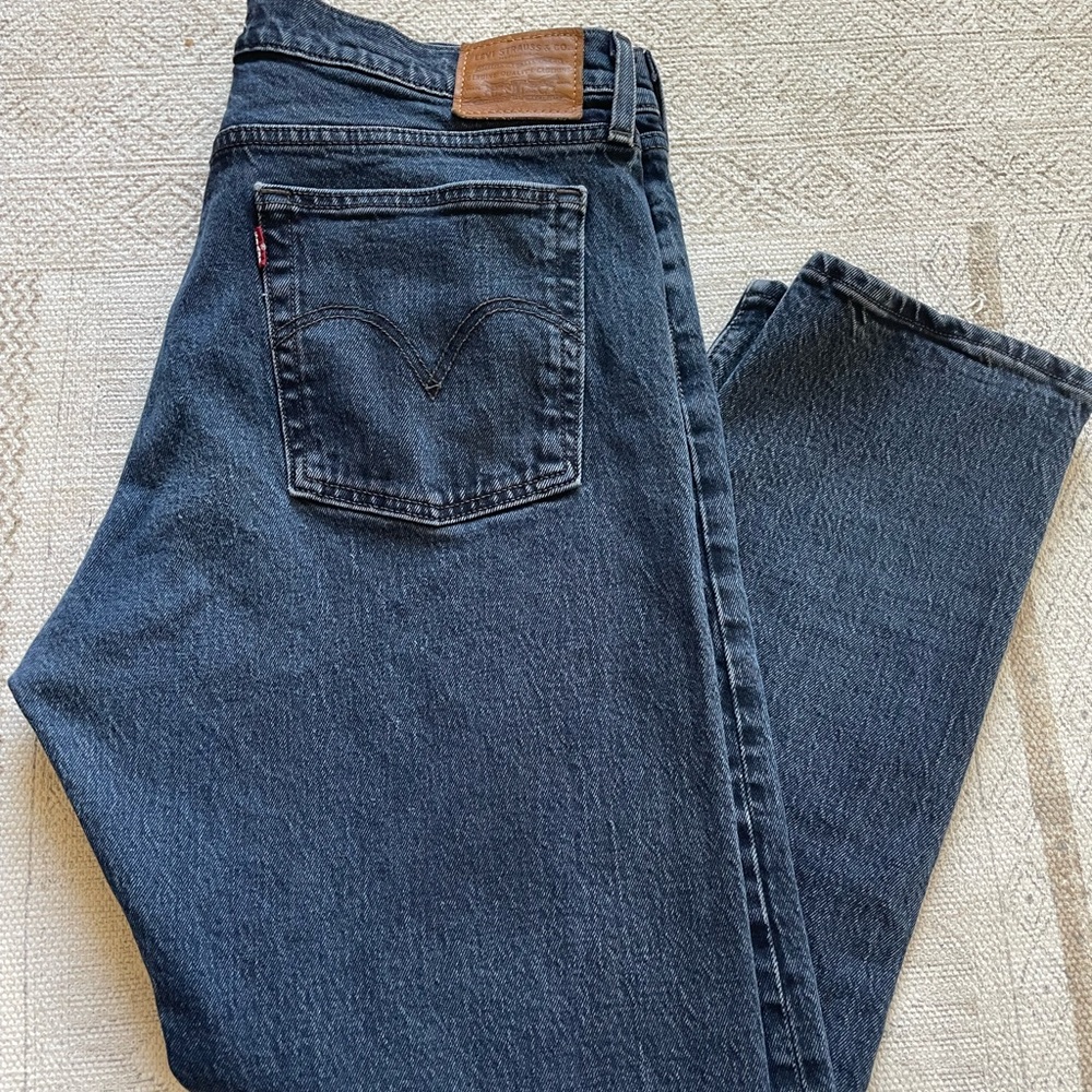Levis wedgie size 32